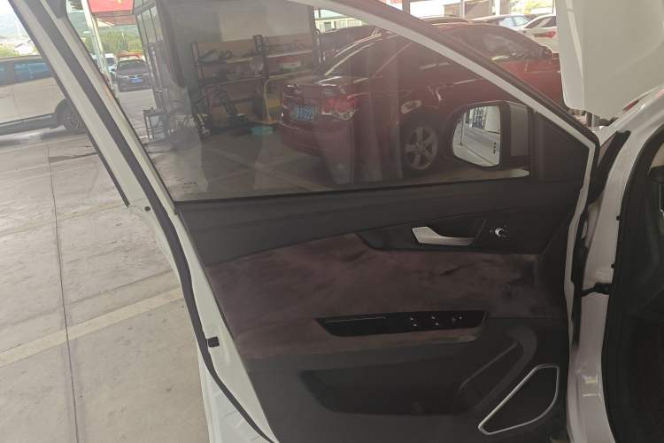 Used Sinotruk VGV U70 2020 1.5T Automatic Smart Luxury Edition 5 Seats
