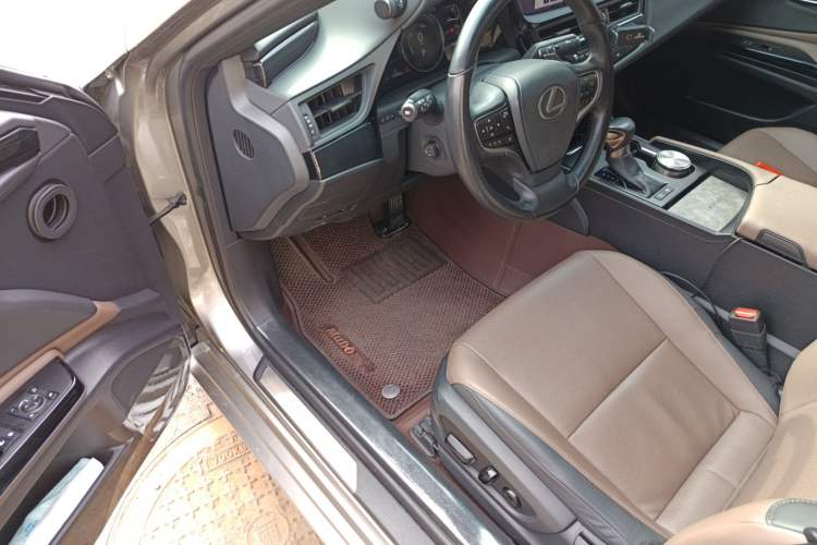 Used Lexus ES 2022 300h Deluxe Edition