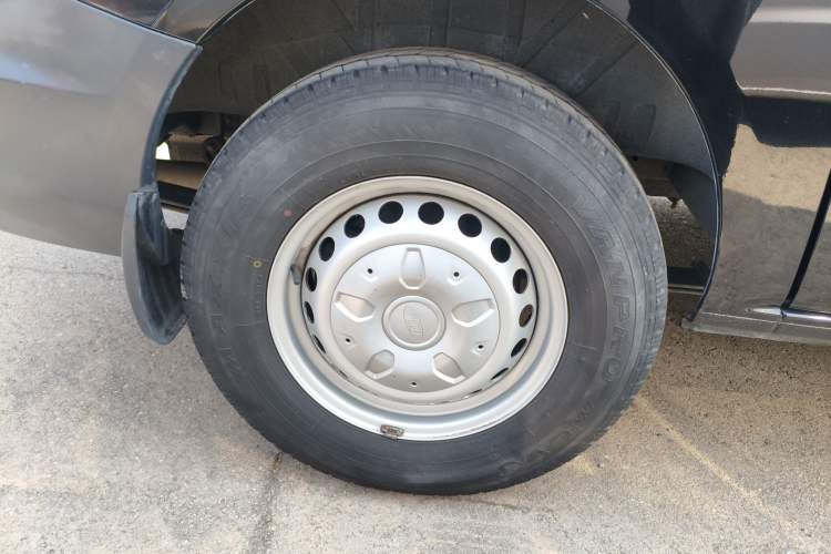 Used Ford Transit 2020 2.0T Diesel Multi-Function Commercial Vehicle Mid-Chassis Low-Roof Design with Dual Rear Doors Meeting China VI Emission Standards