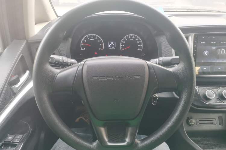 Used FORTHING Lingzhi 2022 M5L 1.6L Utility Model 7 Seats
