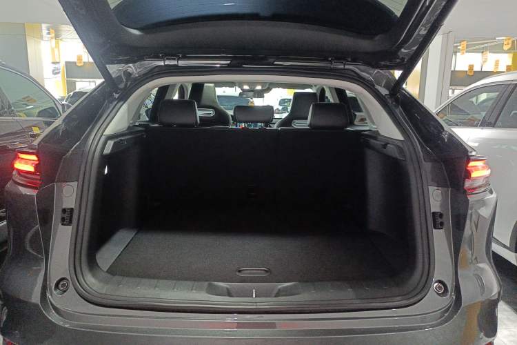 Used Changan UNI-K 2023 2.0T Two-Wheel Drive YueShang Trim
