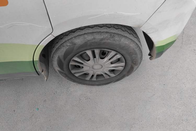 Used CHANGAN KAICHENG Ruixing M60 2023 1.6L CNG Comfort-Grade 6-Seater Passenger Vehicle Right Front Wheel Hub