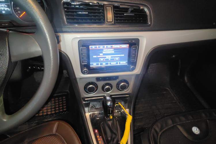 Used Volkswagen Lavida 2013 Revised Version 1.4 TSI DSG Comfort Edition Audio And AC Panel