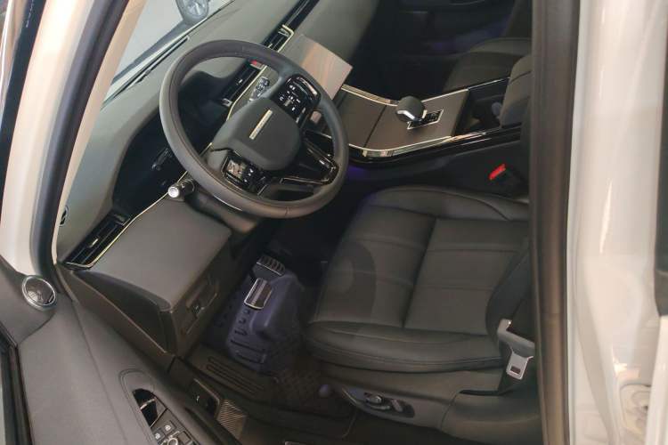 Used Land Rover Range Rover Evoque 2024 Aurora L 249 PS Prestige Light-Chasing Edition
