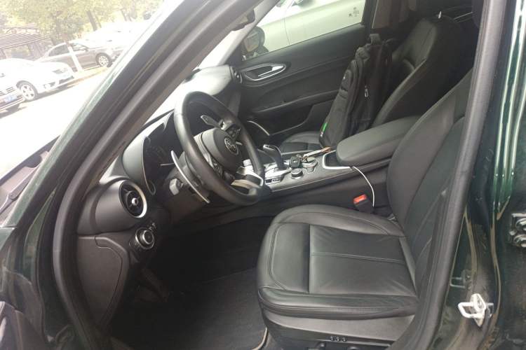 Used Alfa Romeo Giulia 2021 2.0T 280HP Luxury Edition Left Front Seat