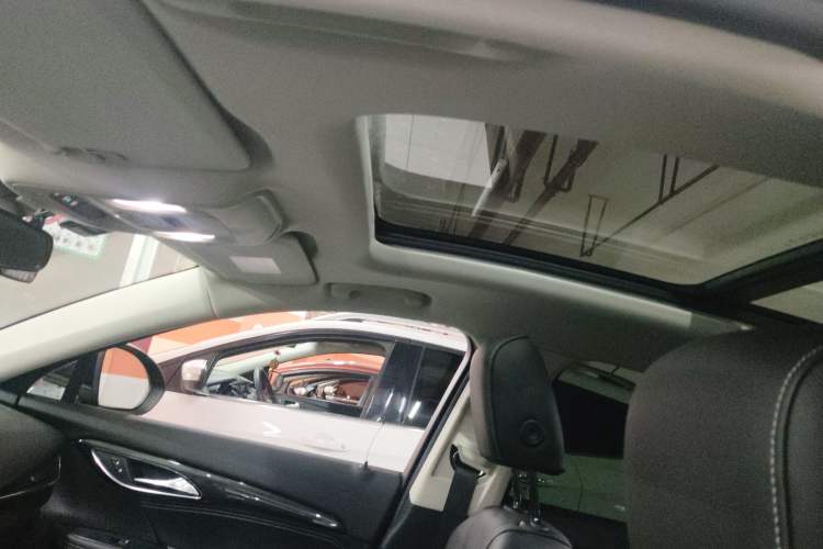 Used Buick Envision 2023 Encore S 652T Two-Wheel-Drive Luxury Model
