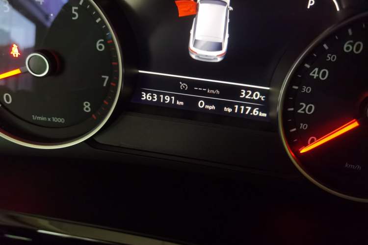 Used Volkswagen Touareg 2017 3.0 TSI Touareg Model Odometer Close Up