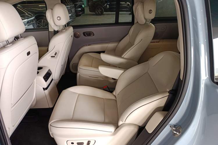 Used Li Auto i8 2025 Model Standard Version
