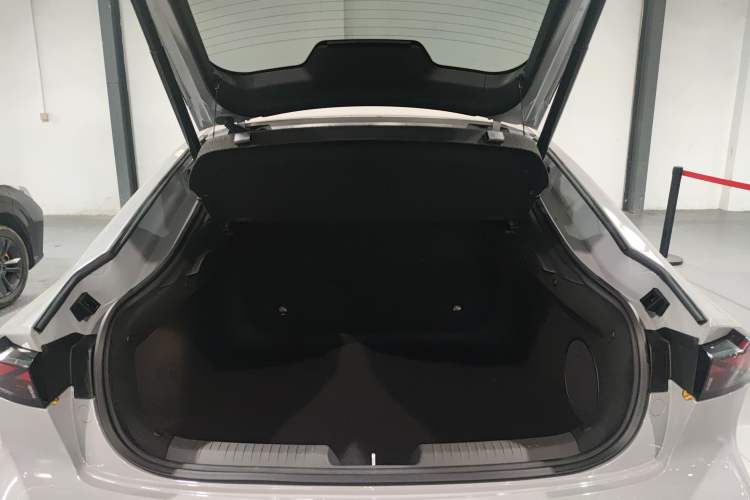 Used CHANGAN UNI-V 2022 1.5T Prestige Version Trunk