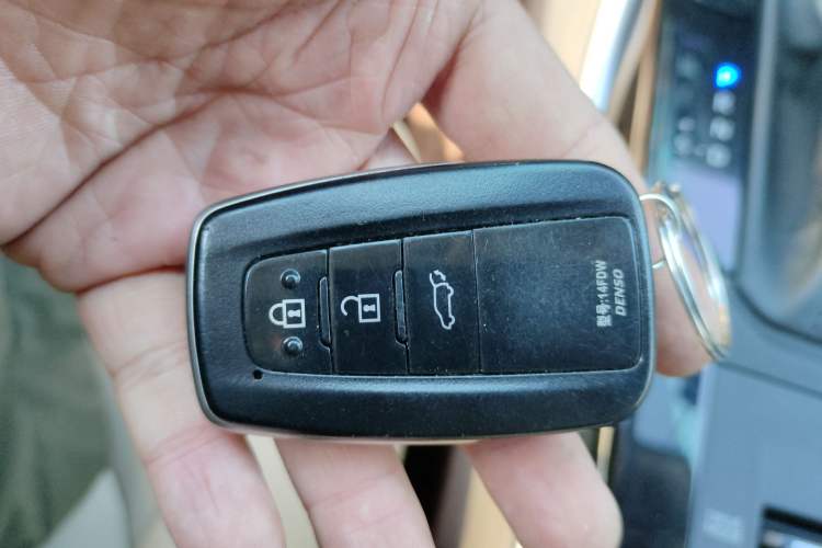 Used Toyota Highlander 2022 Dual-Engine 2.5L Four-Wheel Drive Prestige Version 7 Seats Vehicle Key