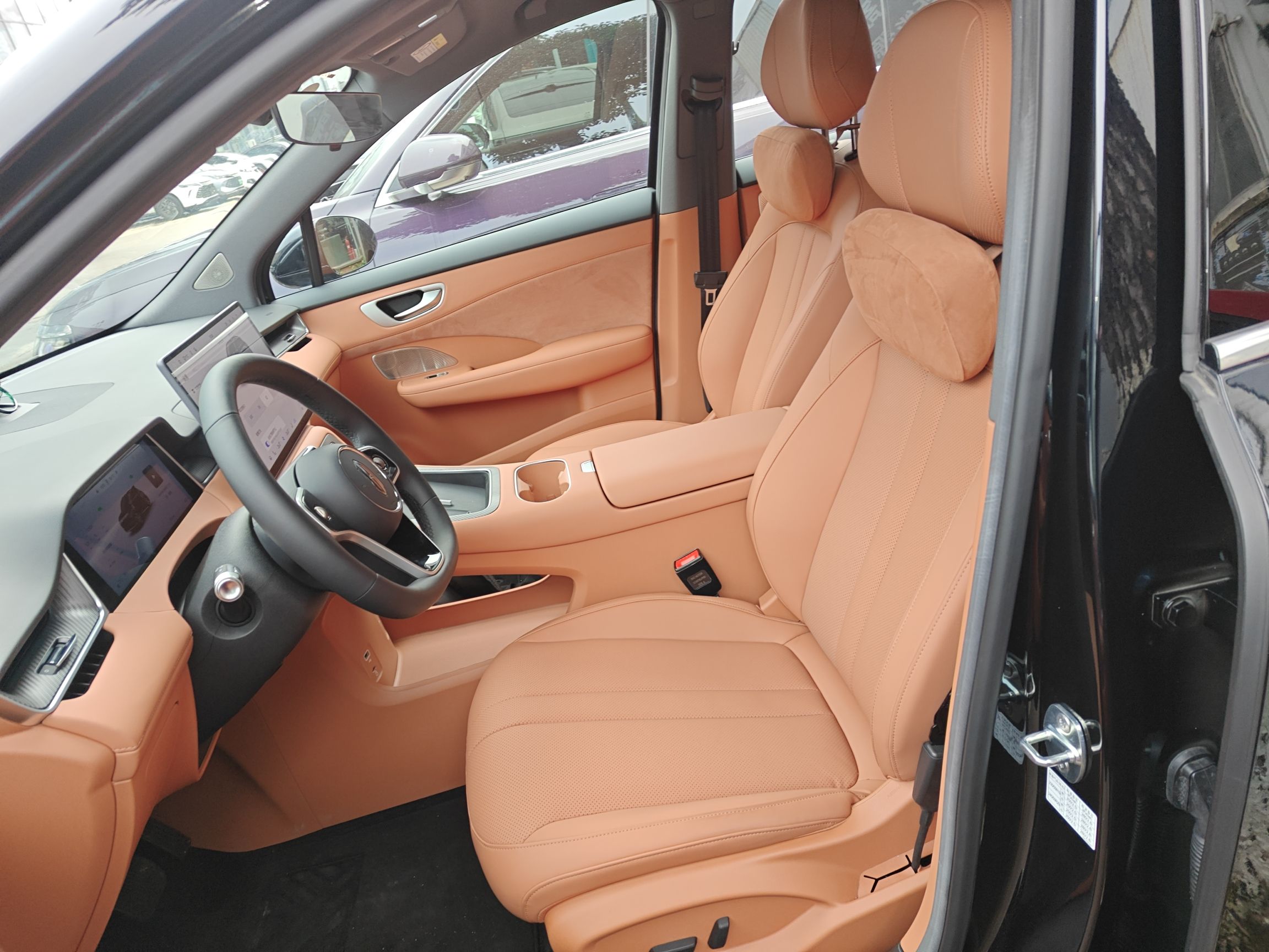 Переднее сиденье в автомобиле