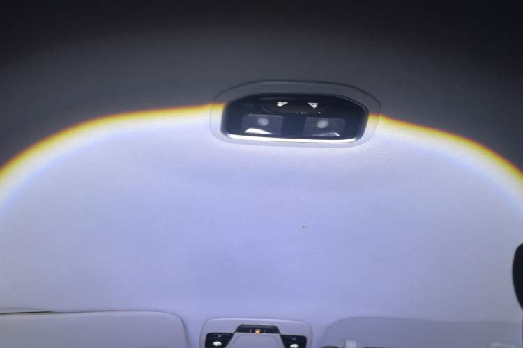 Used Geely Auto Emgrand 2019 Leading Edition 1.5L CVT Luxury Model China VI Standard Headliner