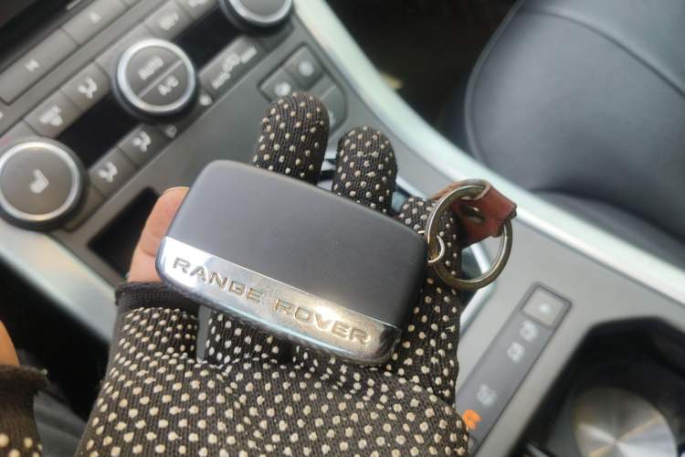 Used Land Rover Range Rover Evoque 2018 240 PS SE Smart Brilliance Edition
