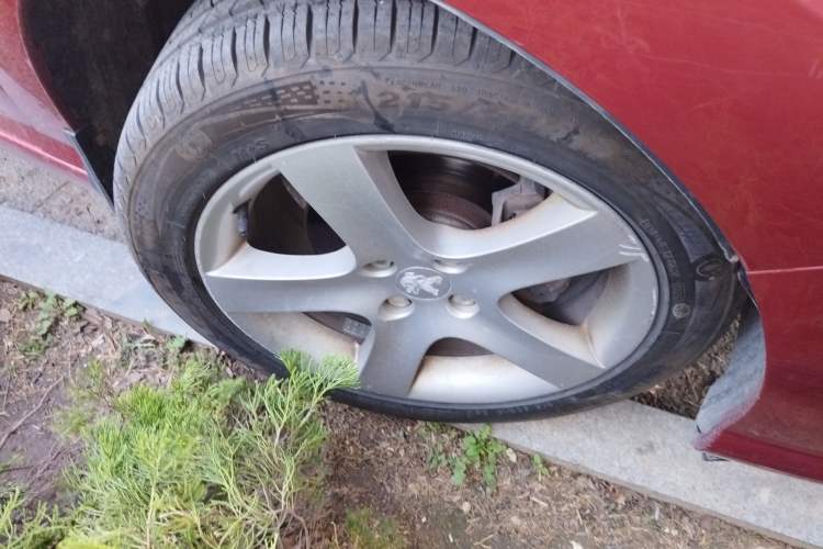 Used Peugeot 408 2013 2.0L Manual Comfort Edition Right Front Wheel Hub