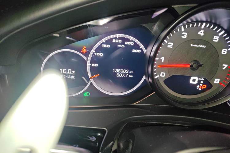 Used Porsche Panamera 2019 Panamera 2.9T Odometer Close Up