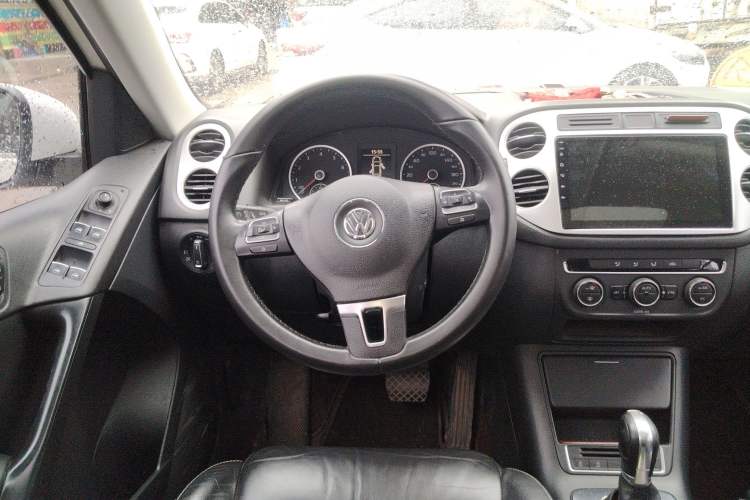 Used Volkswagen Tiguan 2016 280TSI Automatic Two-Wheel Drive Silk Road Comfort Edition Steering Wheel