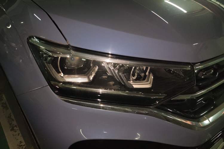 Used Volkswagen Tayron X 2020 330TSI Two-Wheel Drive Flagship Smart Connectivity Version Right Front Headlight