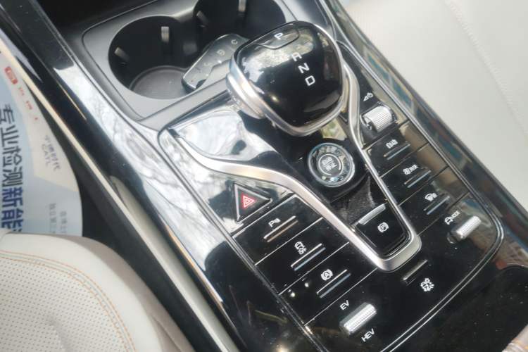 Used BYD Qin PLUS 2024 HONOR Edition DM-i 55KM Leading Model Gear Lever