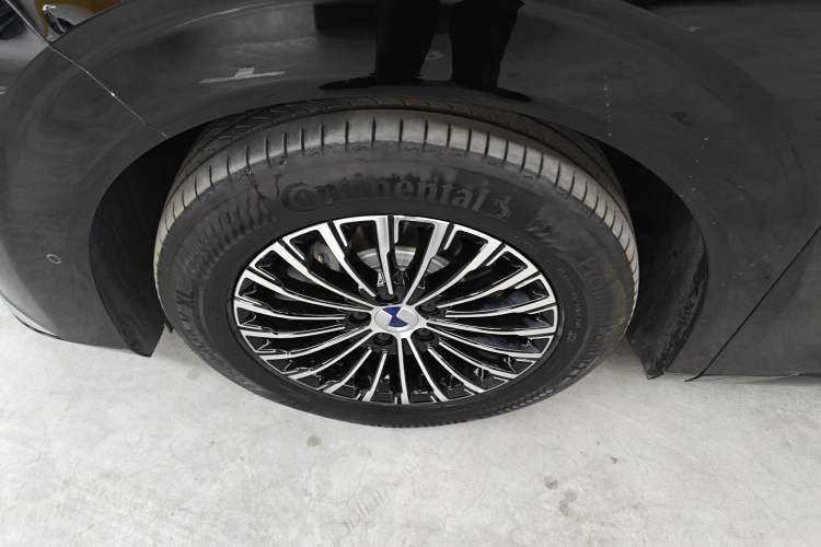 Used Denza D9 2025 DM-i Intelligent Drive 1020 Four-Wheel Drive Prestige Model
