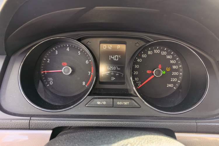 Used Volkswagen Lavida 2015 1.6L Automatic Comfort Edition Instrument Cluster
