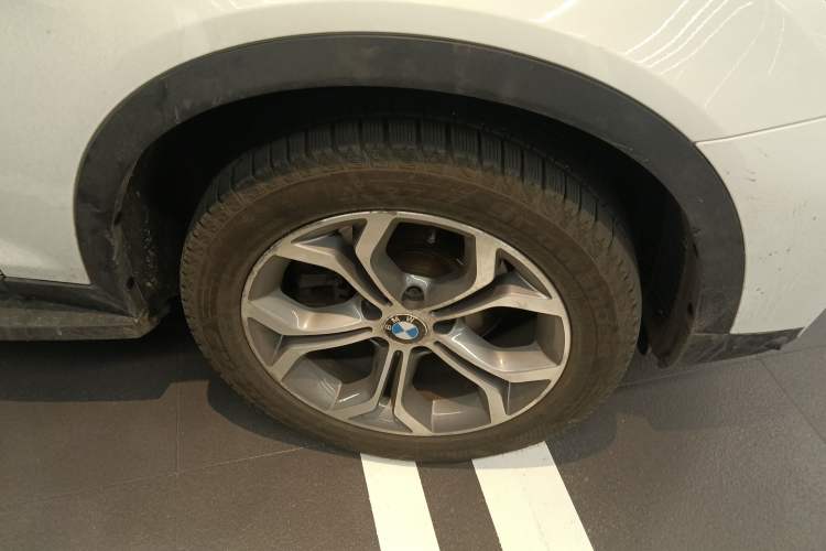 Used BMW X4 2014 xDrive20i X Design Package Right Front Wheel Hub