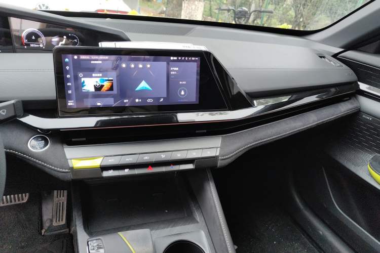 Used CHANGAN UNI-V 2022 2.0T Leading-Speed Edition
