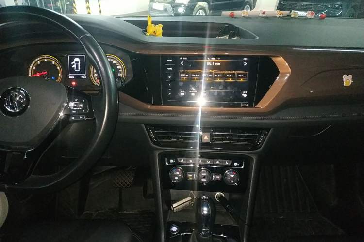 Used Volkswagen Tharu 2020 280TSI Two-Wheel Drive Luxury Plus Version China VI Standard Audio And AC Panel