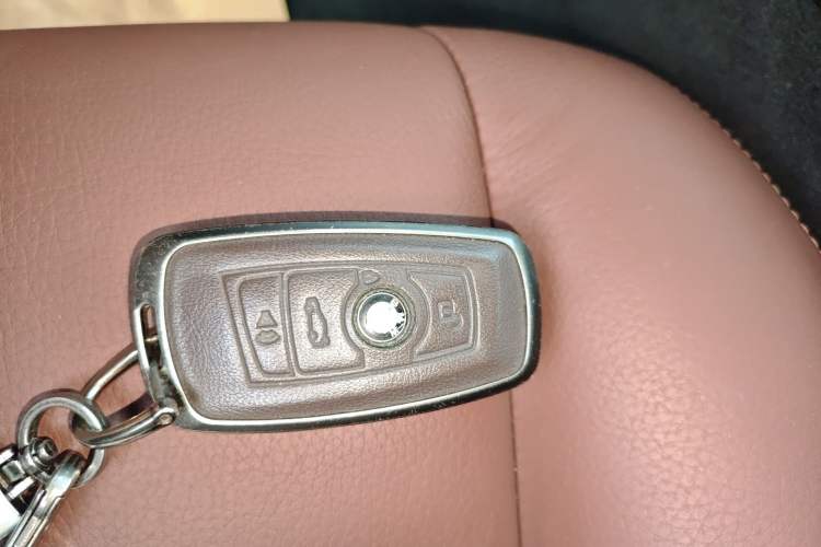 Used BMW 5 Series 2014 525Li Leading Model