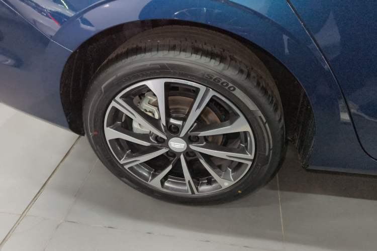 Used Geely Auto Emgrand 2026 Model 4th Generation 4 Millionth Anniversary Edition 1.5L CVT Feiyue Edition Exterior 5