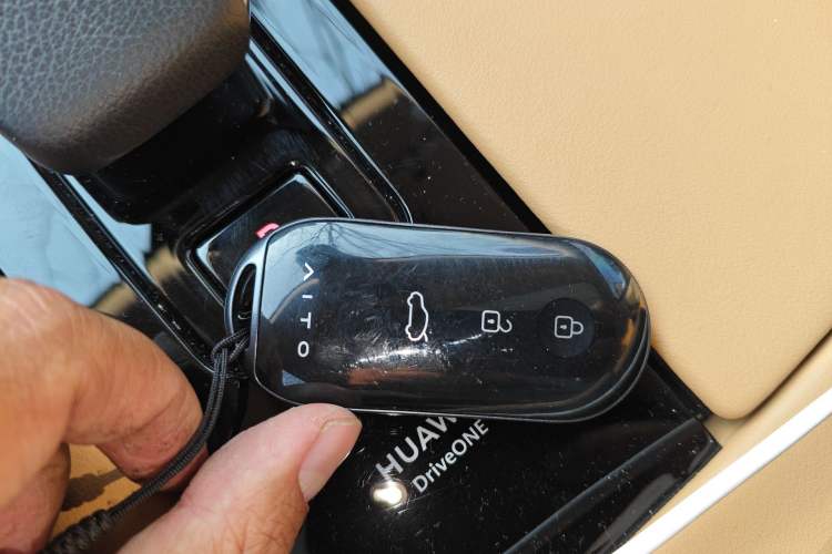 Used Hima AITO M5 2022 Extended-Range Four-Wheel Drive Ultimate Edition Vehicle Key