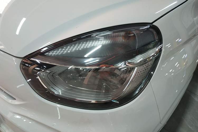 Used Roewe Clever 2021 302 km New Four-Seater Super-Efficient Version
