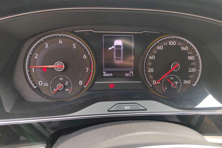 Used Volkswagen Passat 2019 280TSI Business Edition China VI Odometer Close Up