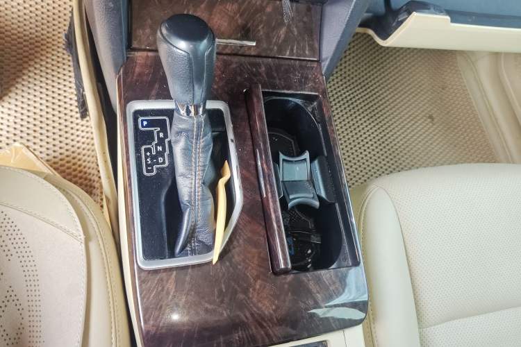 Used Toyota Camry 2016 2.0E 10th Anniversary Elite Edition
