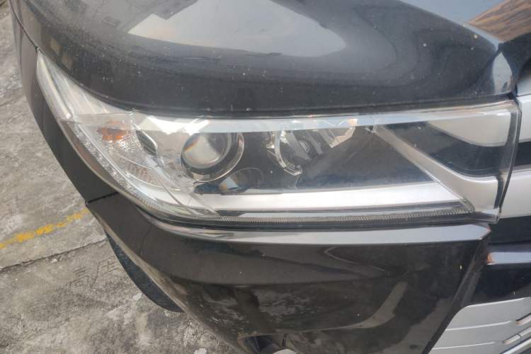 Used Toyota Highlander 2018 2.0T Four-Wheel Drive Luxury Version 7 Seats China VI Standard Right Front Headlight