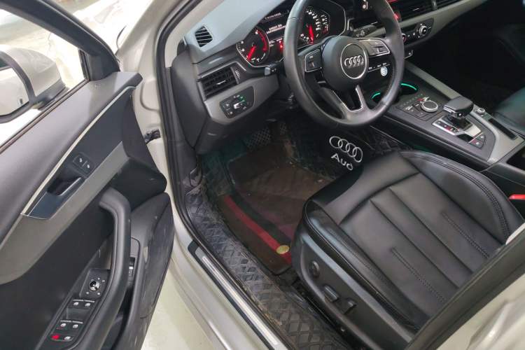 Used Audi A4L 2019 40 TFSI Ambition China VI Driver Seat