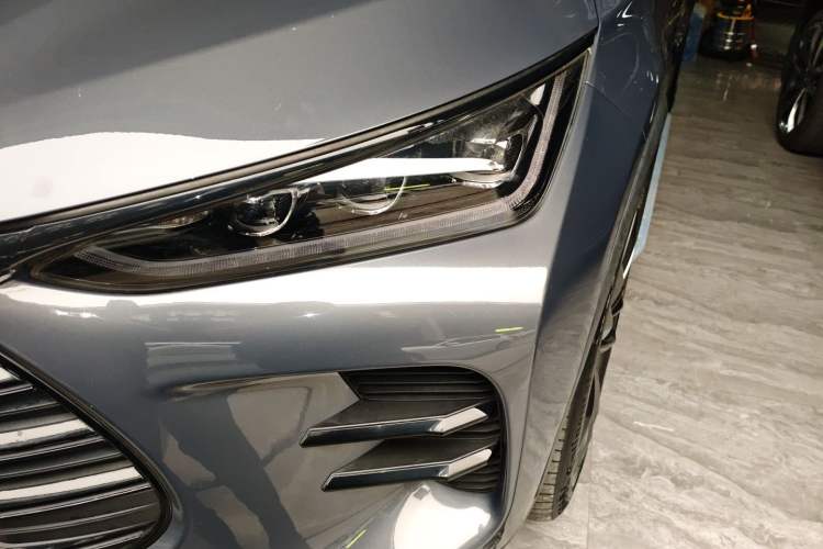 Used BYD Tang New Energy 2018 DM 2.0T All-Wheel Drive Smart Connectivity Luxury Model 7 Seats China V Emission Standard Left Front Headlight