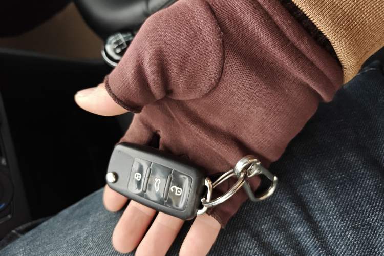 Used Volkswagen Jetta 2015 Zhuihui Edition 1.4L Manual Fashion Model Vehicle Key