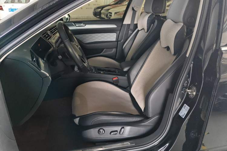 Used Volkswagen Magotan 2023 2 Million Units Limited Edition 330TSI DSG Leading Version
