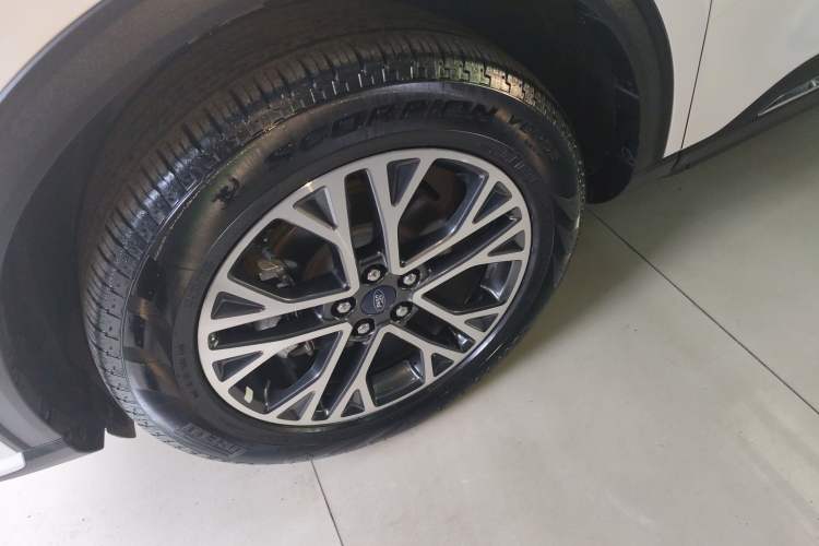 Used Ford Escape 2020 EcoBoost 245 Two-Wheel-Drive Titanium Edition
