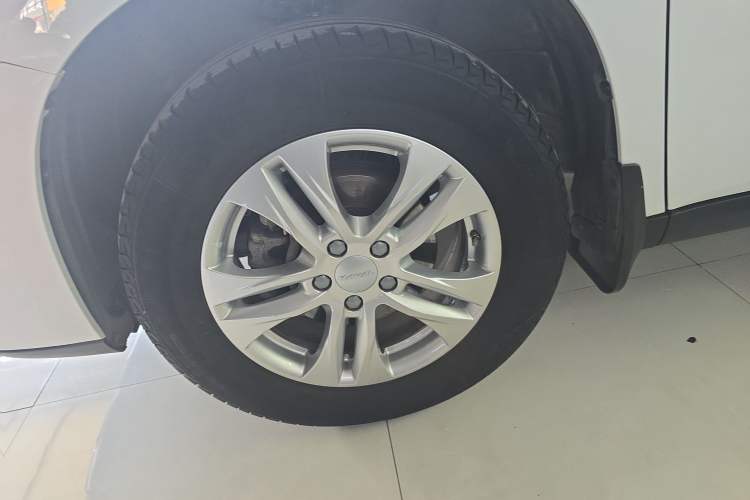 Used Haval M6 2019 1.5T DCT Two-Wheel Drive Value Edition China VI Standard Left Front Wheel Hub