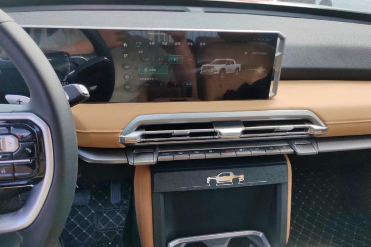 Used SAIC MAXUS Xingji X 2025 2.5T Luxury Edition Audio And AC Panel