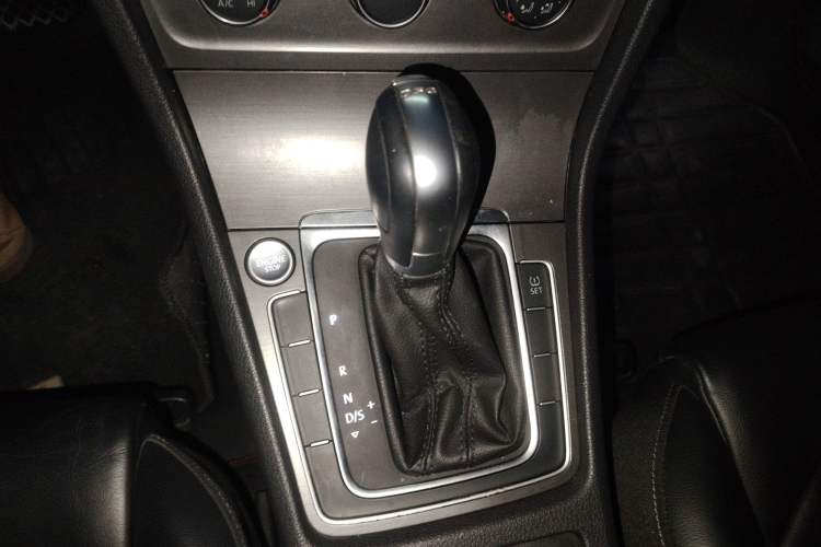 Used Volkswagen Golf 2015 1.4TSI Automatic Luxury Model
