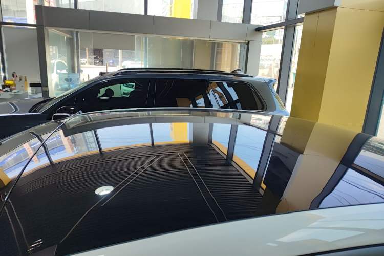 Used ONVO L60 2024 60 kWh Rear-Drive Version Roof