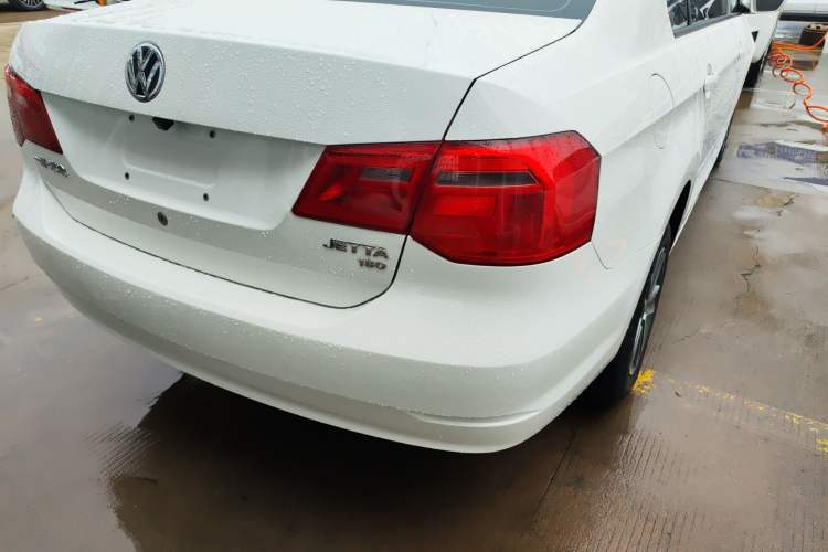 Used Volkswagen Jetta 2015 Value Edition 1.6L Manual Fashionable Style Right Rear Taillight