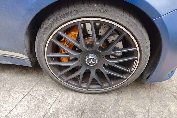 Used Mercedes-Benz C-Class AMG 2019 AMG C 63 S Right Front Wheel Hub