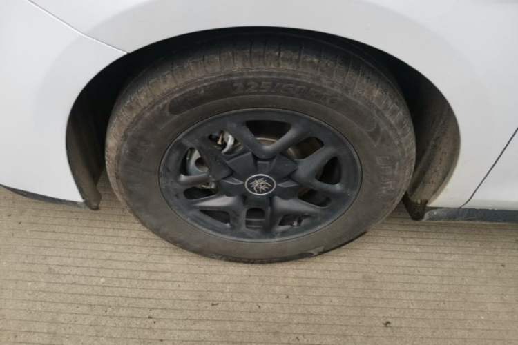 Used BYD Qin PLUS 2025 DM-i Smart Drive 55KM Leading Model Left Front Wheel Hub