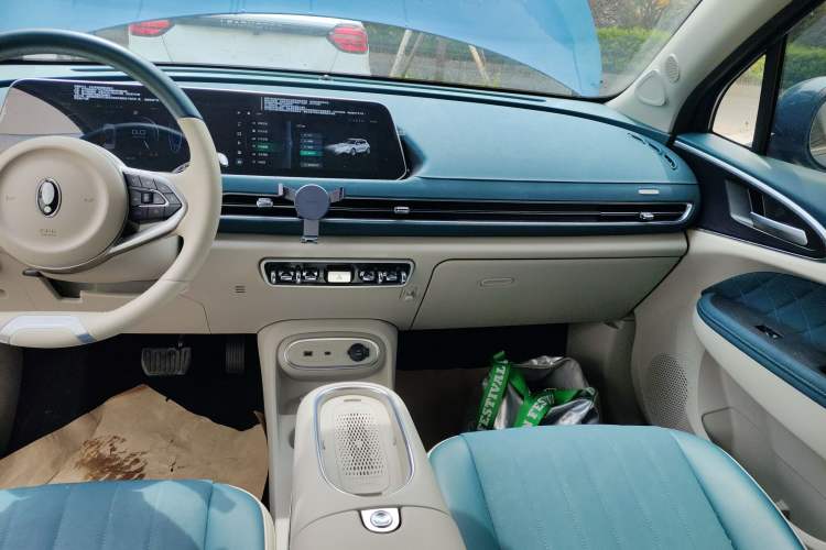 Used ORA Good Cat 2023 401 km Standard Range Luxury Version Lithium Iron Phosphate