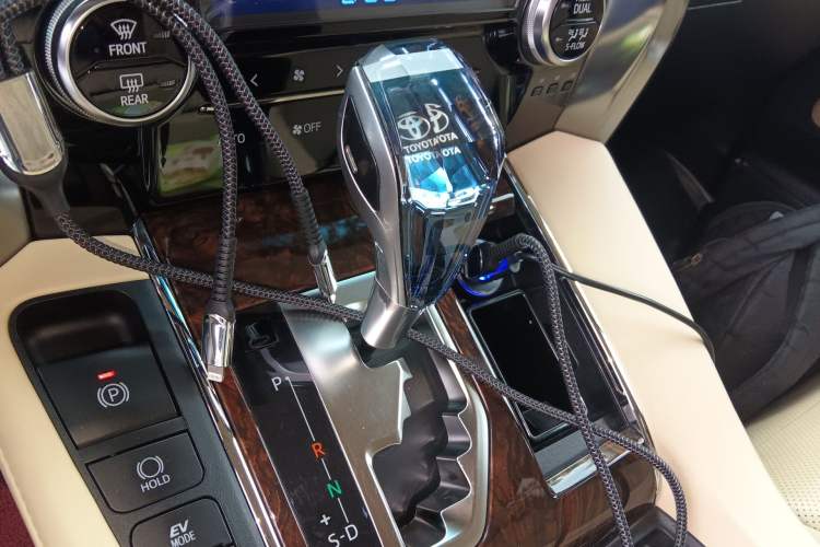 Used Toyota Alphard 2019 Dual-Engine 2.5L Luxury Edition Gear Lever