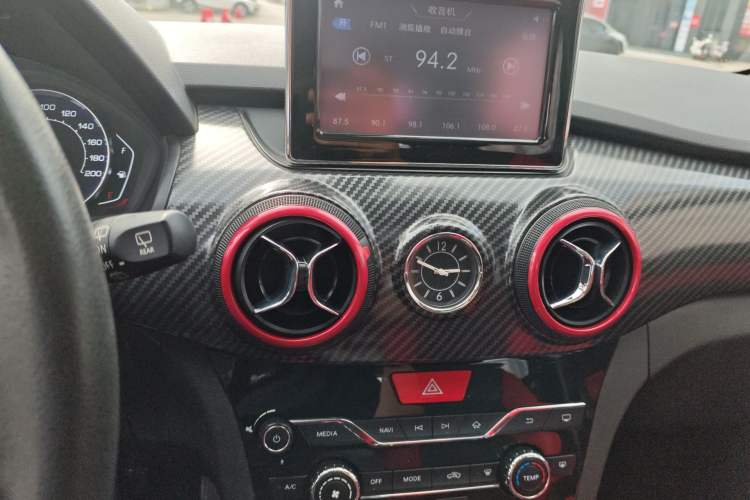 Used BAIC Senova X25 2015 1.5L Automatic Elite Model Audio And AC Panel