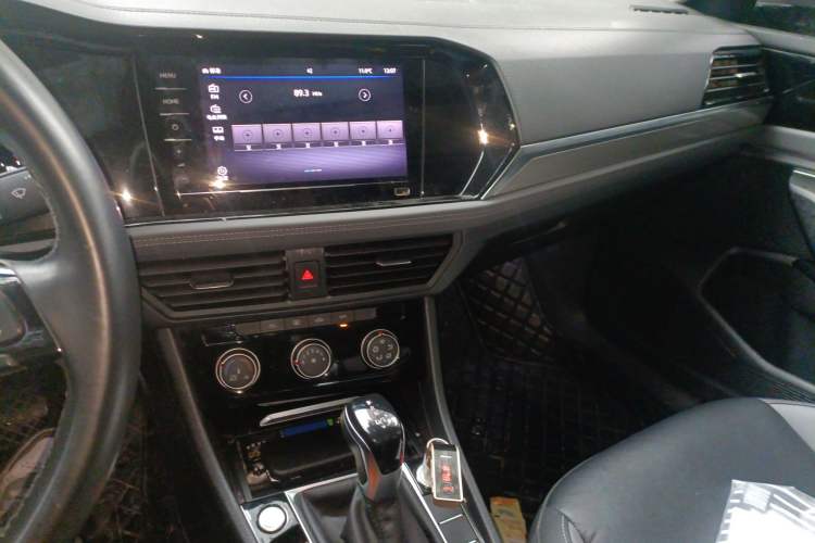 Used Volkswagen Sagitar 2021 280TSI DSG Comfort Connect Edition Audio And AC Panel